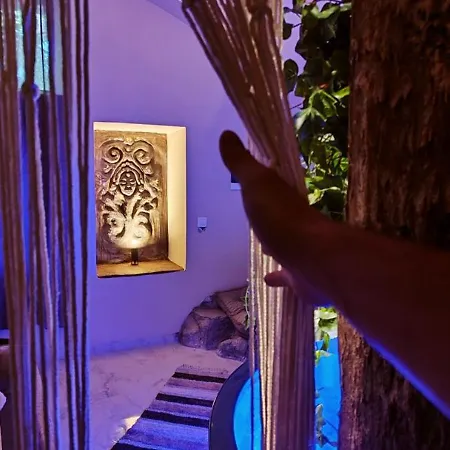 Ethnic Cave Apartment *