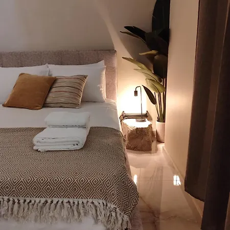 Ethnic Cave Apartment *