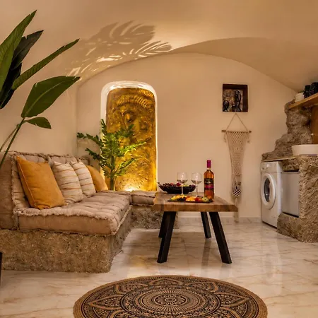 Ethnic Cave Apartment *