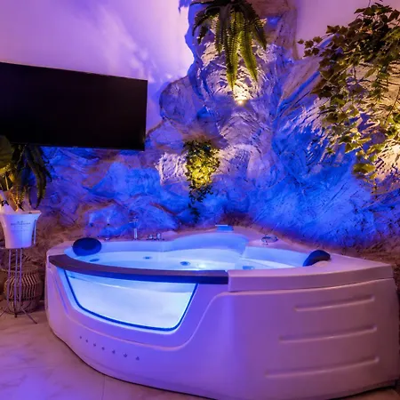 Ethnic Cave Apartment *